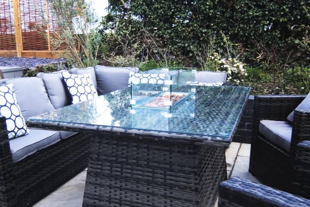 Covehithe House-coastal Luxury- Sleeps 12-with Huge Swimspa!