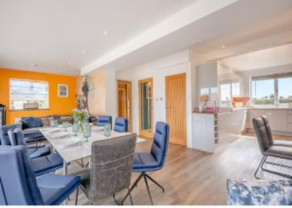 Covehithe House-coastal Luxury- Sleeps 12-with Huge Swimspa! Holiday home