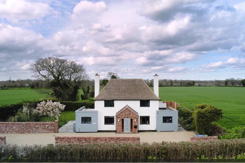 Holiday home Covehithe House-coastal Luxury- Sleeps 12-with Huge Swimspa! Wrentham