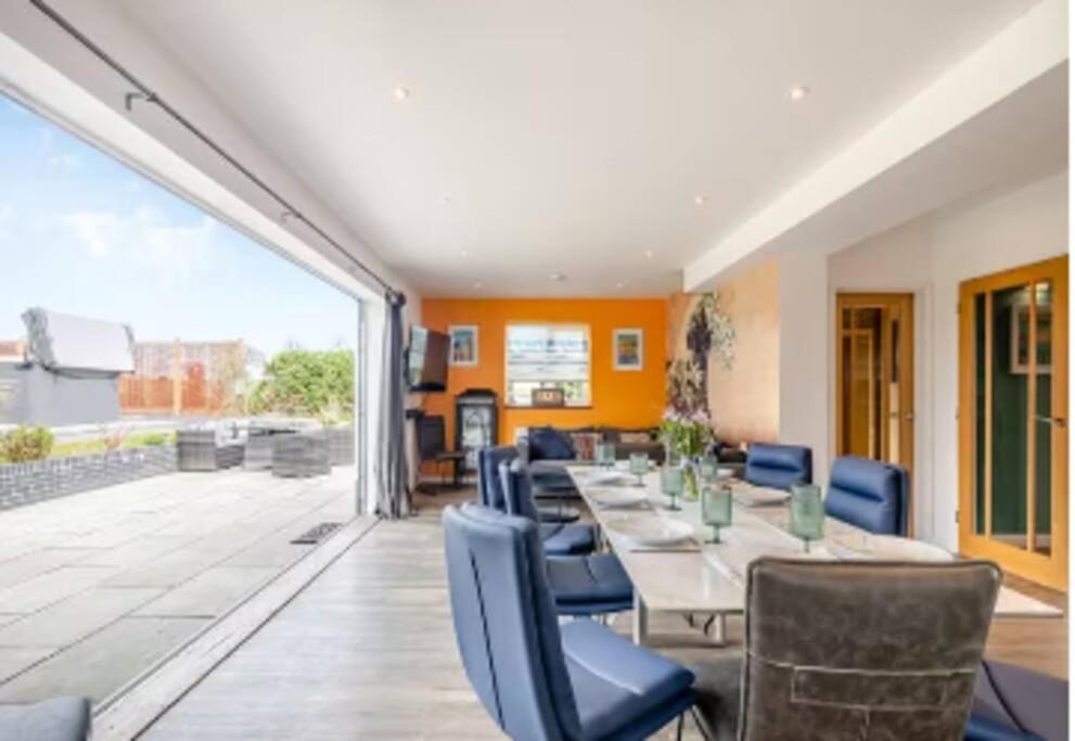 Covehithe House-coastal Luxury- Sleeps 12-with Huge Swimspa! Wrentham