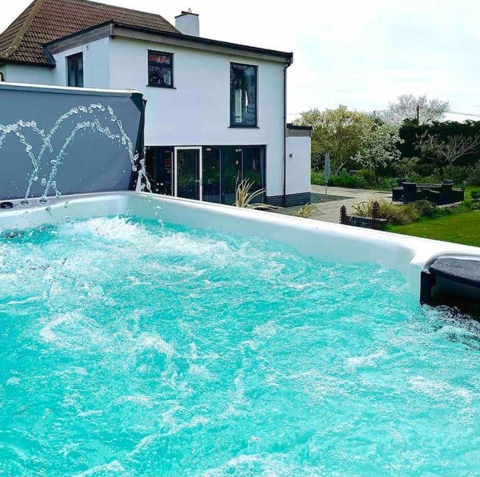 Holiday home Covehithe House-coastal Luxury- Sleeps 12-with Huge Swimspa! *