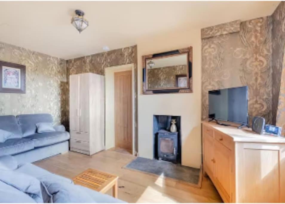 Covehithe House-coastal Luxury- Sleeps 12-with Huge Swimspa! Wrentham