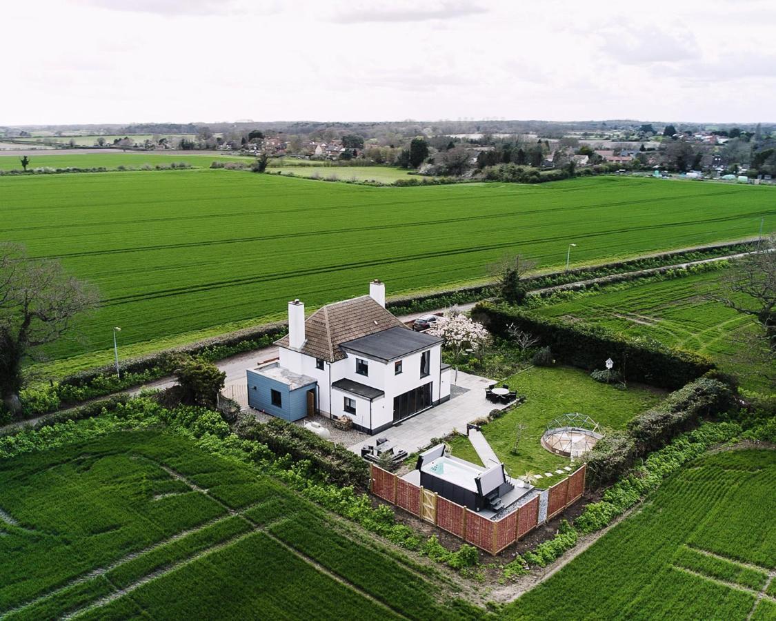 Holiday home Covehithe House-coastal Luxury- Sleeps 12-with Huge Swimspa!