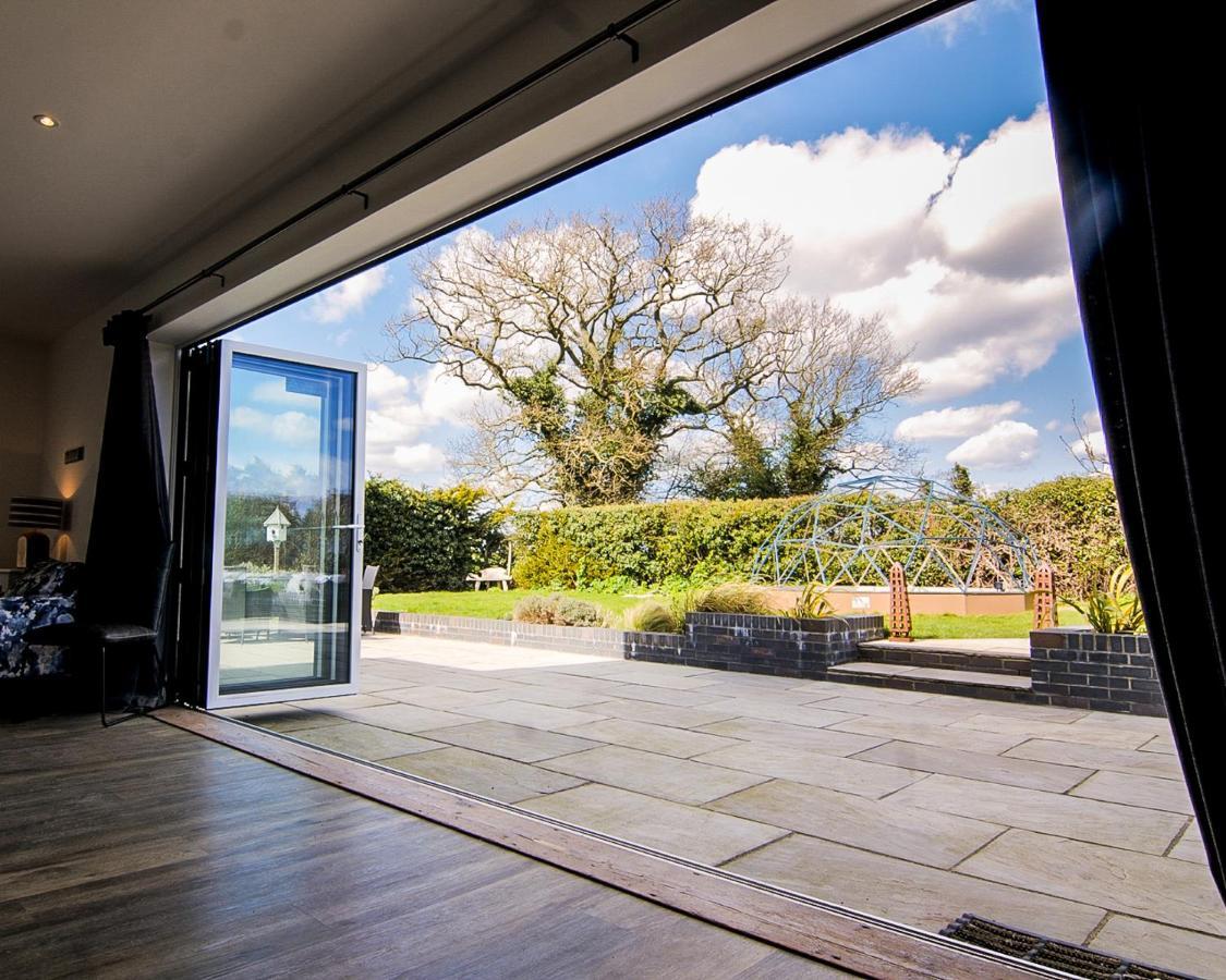 Covehithe House-coastal Luxury- Sleeps 12-with Huge Swimspa! Holiday home
